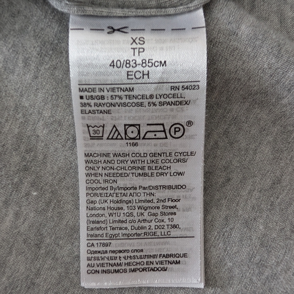 Banana Republic Soft Cozy Pajama Set – Gray Minimalist Lounge Set - Picture 8 of 8